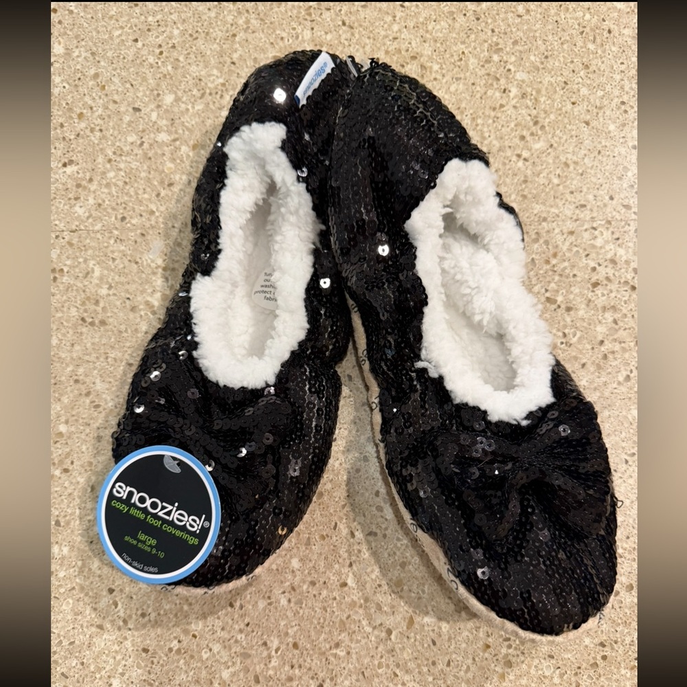 Snoozies Black Sequin Slippers with White Fleece Lining. New never worn
